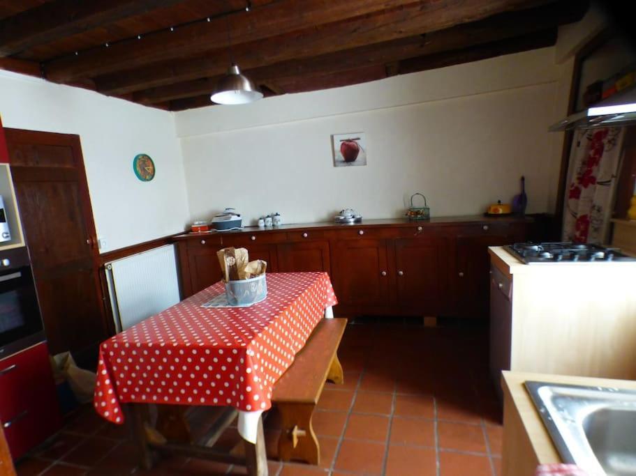 Maison Familiale Pour 8 Saint-Aventin Extérieur photo